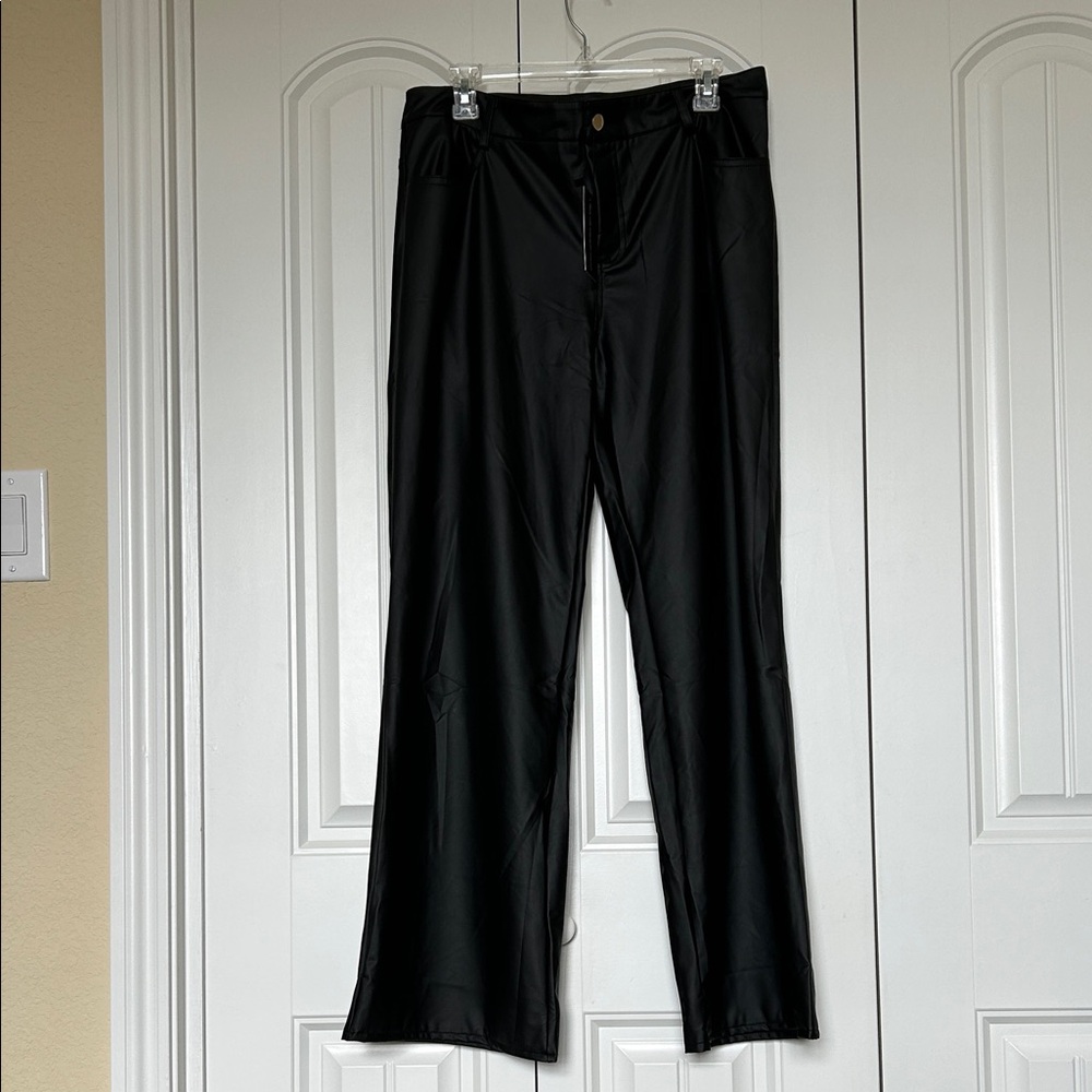 Source Unknown Black Faux leather pants XL